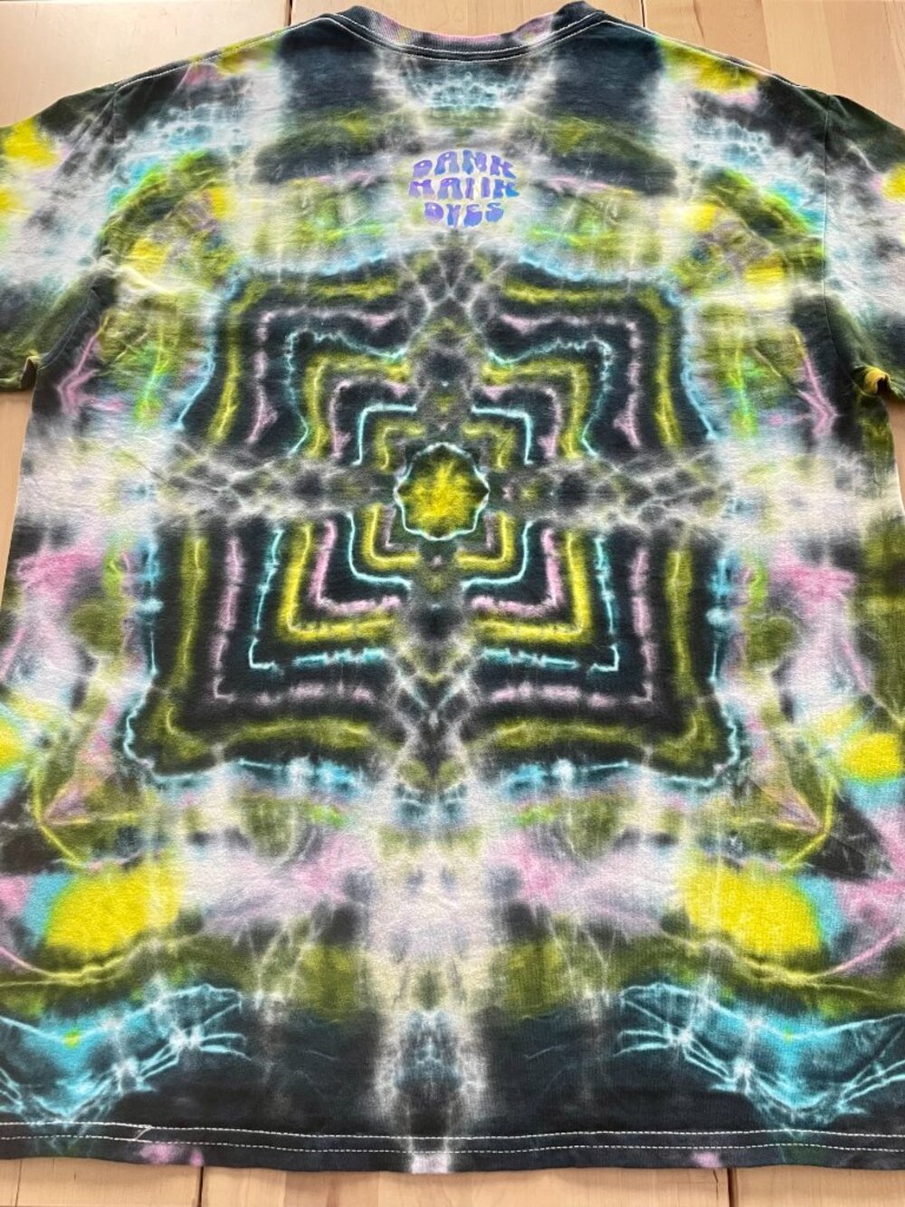 Gildan Unisex Neon Burst Mandala Tie Dye T-Shirt size Large Blue Yellow Pink - Picture 7 of 8